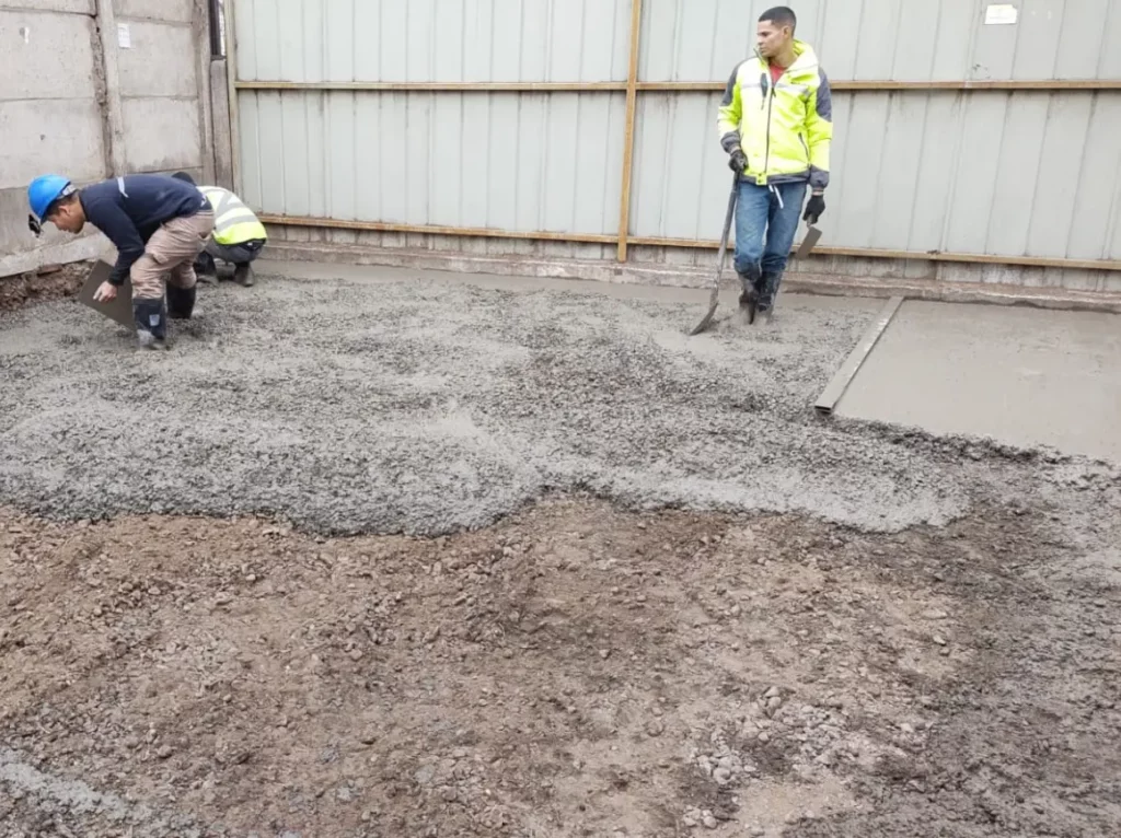 constructoradacyjf-proyecto-pavimentacion-con-hormigon-G-30-en-fabrica-irrited-colina-12