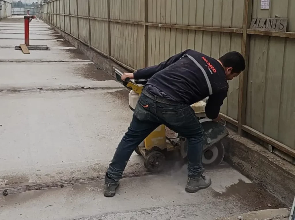 constructoradacyjf-proyecto-pavimentacion-con-hormigon-G-30-en-fabrica-irrited-colina-19