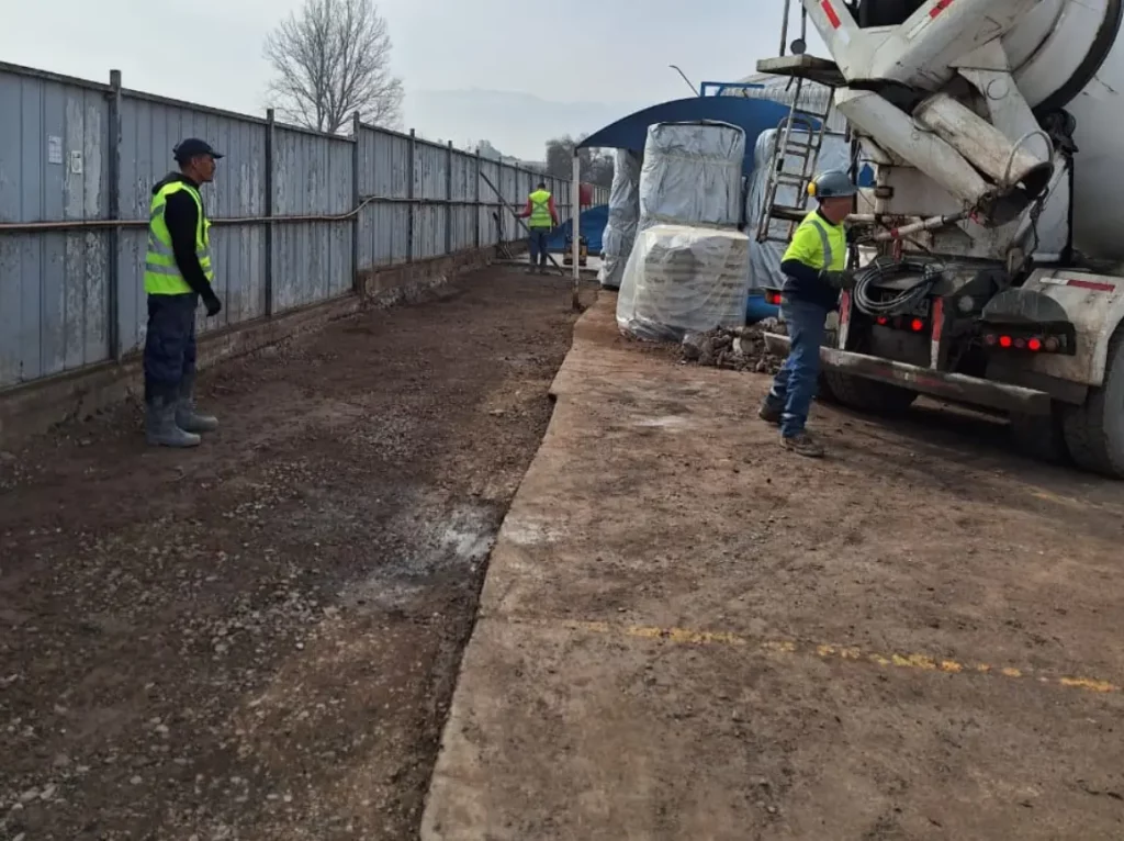 constructoradacyjf-proyecto-pavimentacion-con-hormigon-G-30-en-fabrica-irrited-colina-20