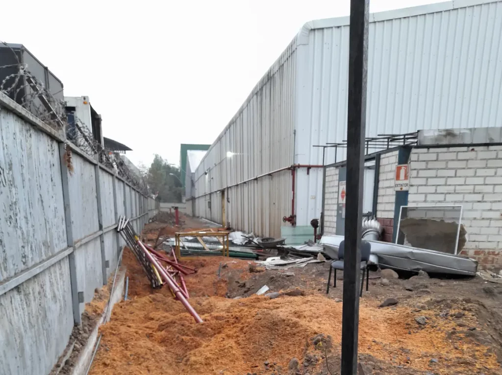 constructoradacyjf-proyecto-pavimentacion-con-hormigon-G-30-en-fabrica-irrited-colina-4