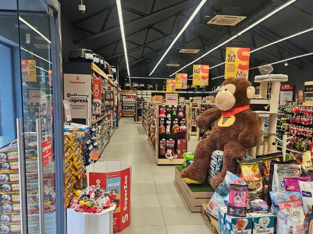 Habilitación tienda SuperZoo Maipú Pajaritos más de 400m2, interior terminado