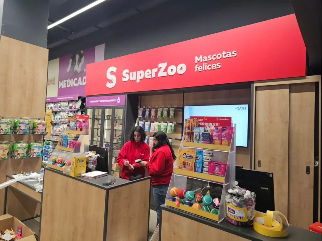 Zona de atención al cliente tienda SuperZoo Mall Paseo Quilpué terminada