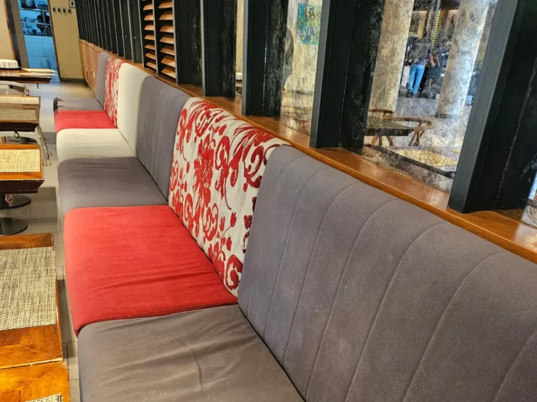 Área VIP y lounge hotel Director Vitacura remodelada por constructora DAC & JF