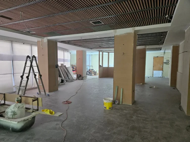 Construcción de cielos y muros hotel Director Vitacura en ejecución