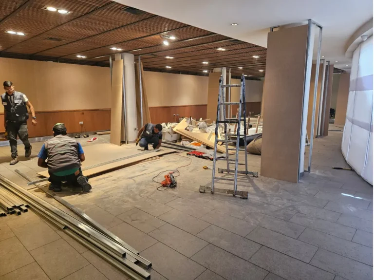 Levantamiento de muros en remodelación hotel Director Vitacura