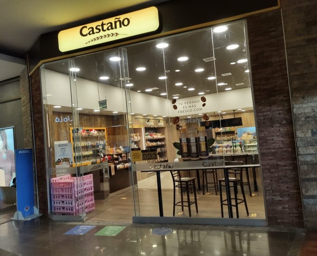 Construcción local Castaño en Mall Arauco Maipú, vista general terminada